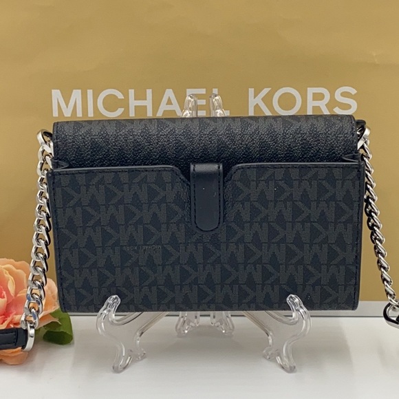 MICHAEL KORS MEDIUM MULTIFUNCTION PHONE XBody - Picture 3 of 16